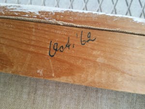 Niet of onleesbaar gesigneerd - Portret vrouw in stad. kopen? Bied vanaf 10!