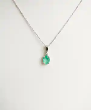 Smaragd- en diamanten hanger met ketting kaufen? Bieten Sie von 650!