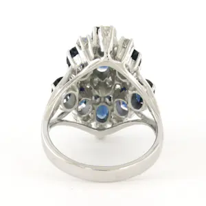 14k wit gouden ring bezet met saffier en briljant geslepen diamanten tot. 0.36ct kopen? Bied vanaf 660!