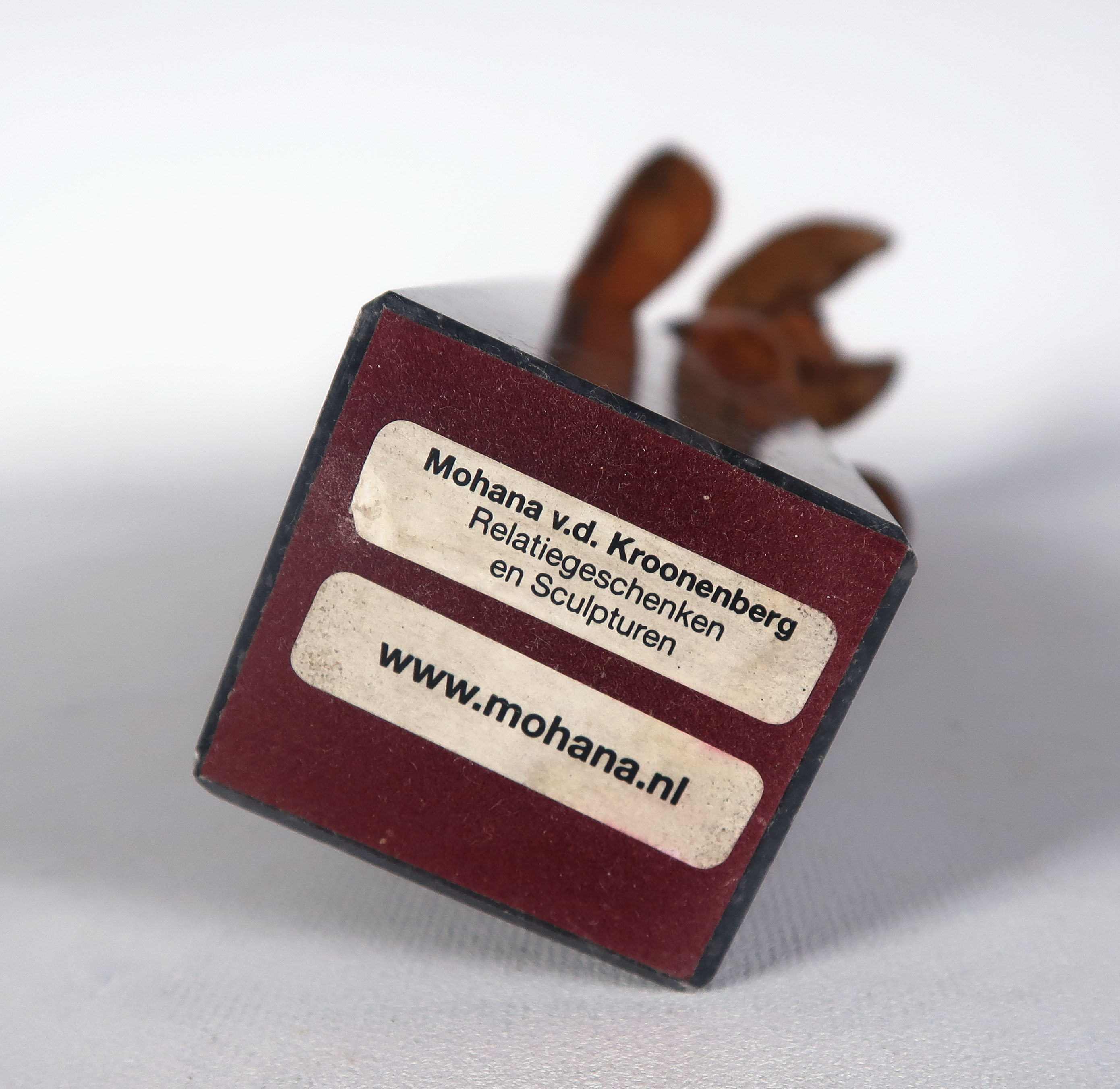 Mohana van den Kroonenberg - Brons en graniet, Haas op sokkel kopen? Bied vanaf 150!