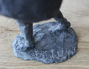 Adri de Waard - beeld: meisje met paraplu kopen? Bied vanaf 350!