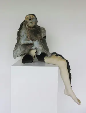 Erik Dejonckheere - Keramiek, Gehavende vrouw na oorlogstijd kopen? Bied vanaf 400!