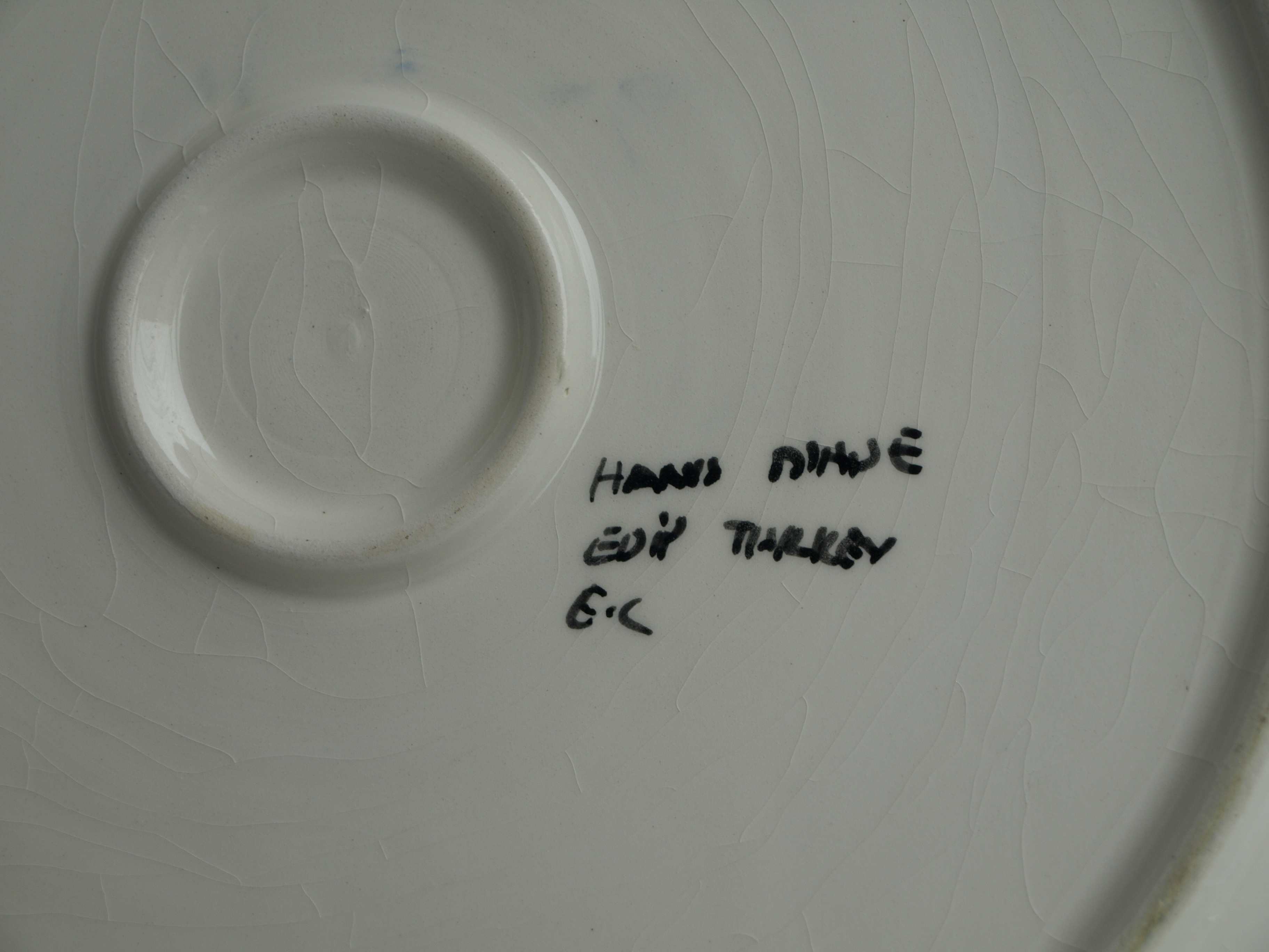 Niet of onleesbaar gesigneerd - Aardewerk, Bord , Fantasiedier met stekels – handgemaakt en gesigneerd  kopen? Bied vanaf 1!