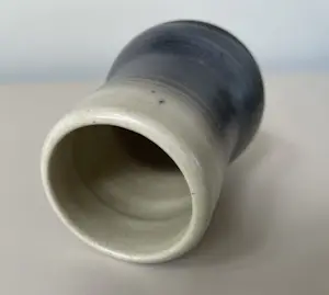 Mobach Keramiek - Schoorsteenvaasje ontwerp Joke Stroes kopen? Bied vanaf 28!