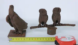 Paul Beckers - Twee sculpturen van ijzer en terracotta, Vogels + boek! kopen? Bied vanaf 200!