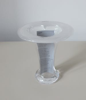 Niet of onleesbaar gesigneerd - Cupido vaasje ontwerp Tommy Tabermann voor Muurla Lasi kopen? Bied vanaf 1!