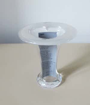 Niet of onleesbaar gesigneerd - Cupido vaasje ontwerp Tommy Tabermann voor Muurla Lasi verkocht voor € 1!