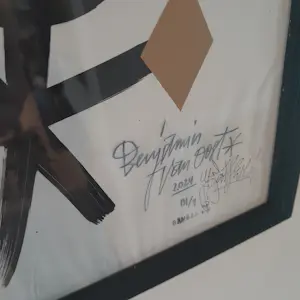 Benjamin Van Oost - Black is Black kopen? Bied vanaf 375!