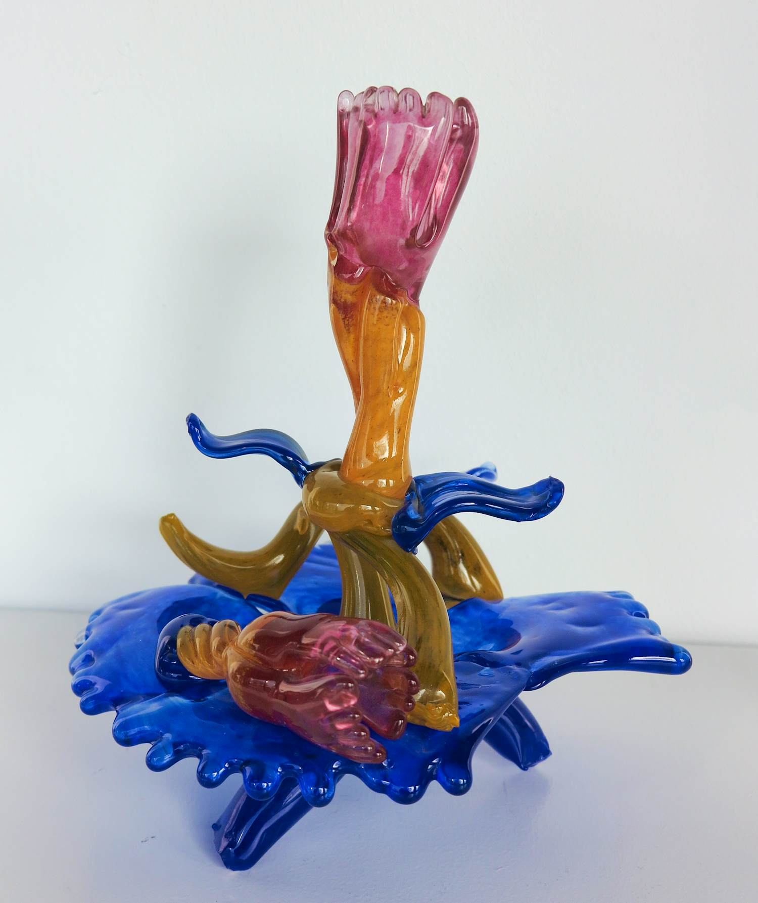 Bernard Heesen - / de Oude Horn, Glasobject, glazen blauwe schaal met tulpen kopen? Bied vanaf 250!