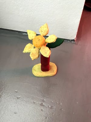 Peter Bastiaanssen - Gele Bloem in Rood Vaasje kopen? Bied vanaf 1!