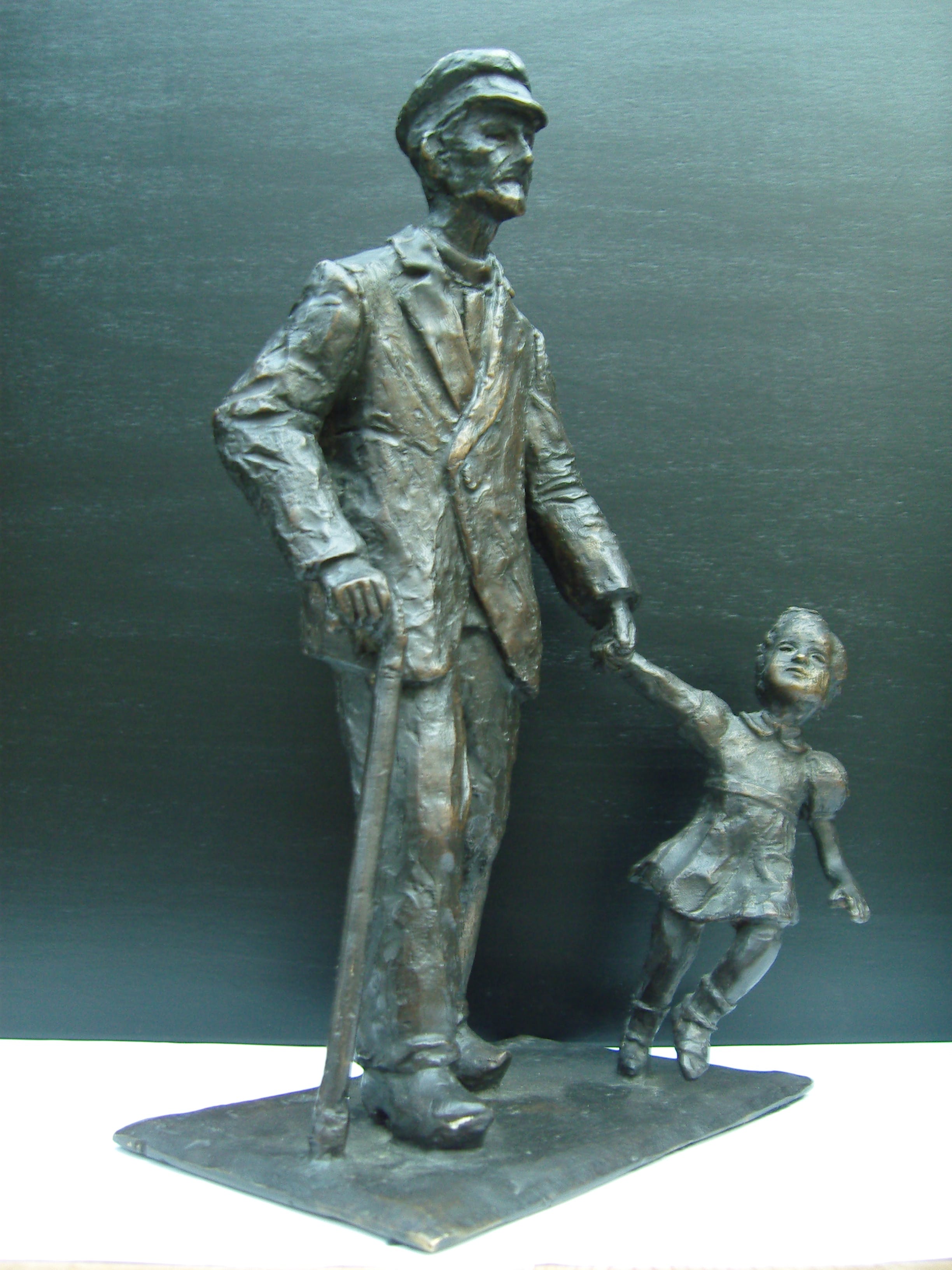 Jean en Marianne Bremers - Bronzen beeld "Kom opa" kopen? Bied vanaf 475!