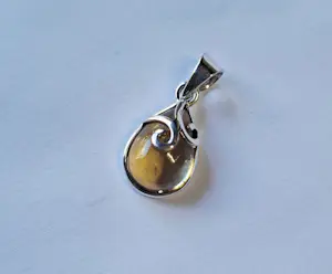 Nieuw  zilveren hanger 925 gezet met druppelvormig  Citrien edelsteen. kopen? Bied vanaf 40!