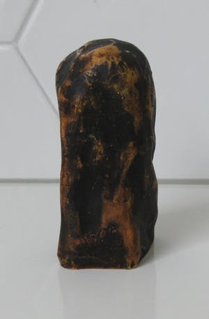 Niet of onleesbaar gesigneerd - Art deco zwart gelakte gegoten presse papier van een kop kopen? Bied vanaf 10!