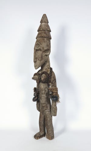 Bamana - Houten beeld, Vrouw met hoed en magische voorwerpen kopen? Bied vanaf 1!