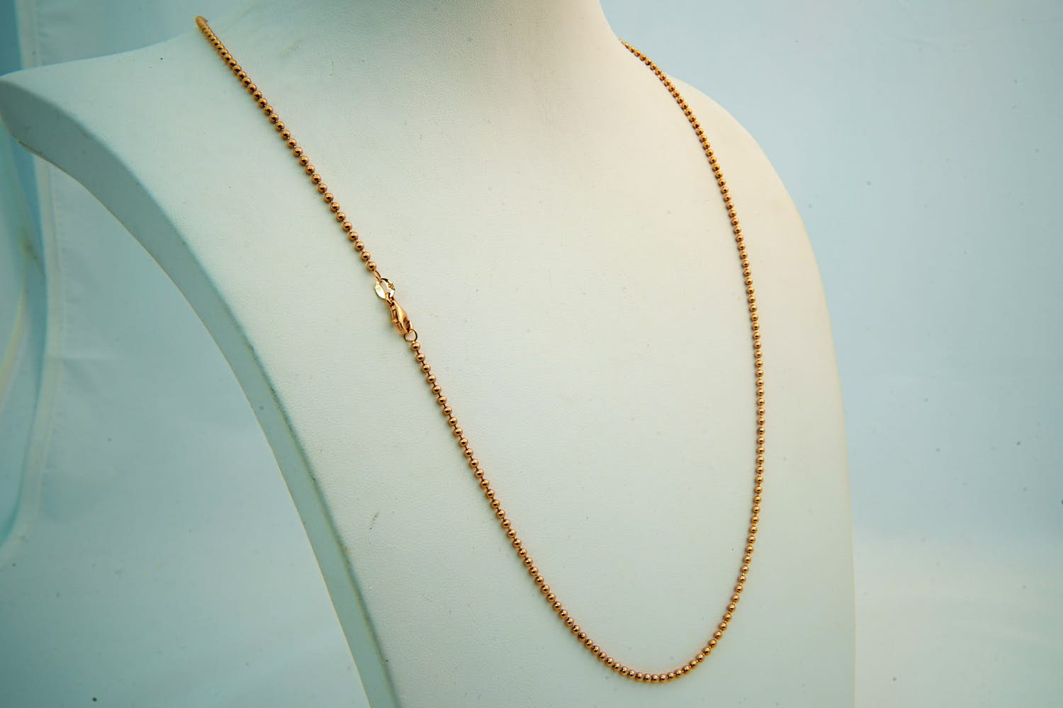 56 - Sierlijk en relatief lang -18 krt - rosé gouden "bolletjes" collier - 60cm kopen? Bied vanaf 540!