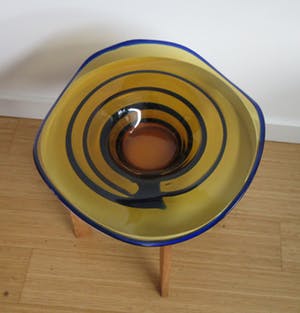 Niet of onleesbaar gesigneerd - Grote Boheemse Studio glazen schaal (1) kopen? Bied vanaf 10!