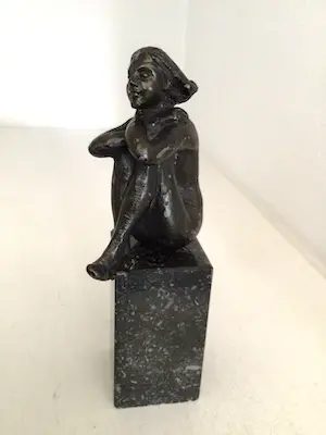 Corry Ammerlaan - Sculptuur “ Ingetogen “ kopen? Bied vanaf 1!