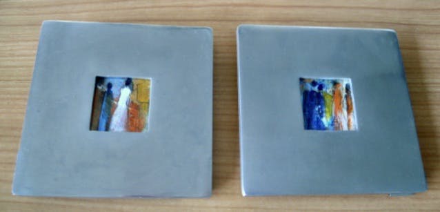 Paula Evers - 2 Miniatuur schilderijtjes met vrouwen in lijstje van chroom verkocht voor € 45!