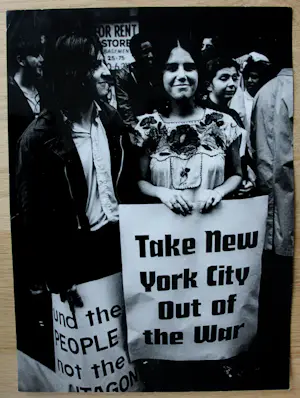 Buy Eddy Posthuma de Boer - Foto: "Take New York City Out of the War"? Bid from 125!