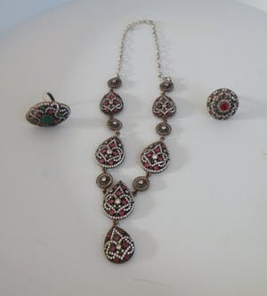 Niet of onleesbaar gesigneerd - Zilveren (925) Afghaanse Kuchi Halsketting met hanger en twee ringen kopen? Bied vanaf 1!