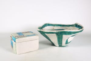 Guido Gambone - Aardewerk, Schaal en dekseldoos met geometrisch decor kopen? Bied vanaf 60!