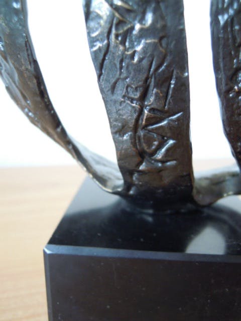 Bernadette Leijdekkers - Prachtig zwaar bronzen beeld met 3 figuren kopen? Bied vanaf 45!