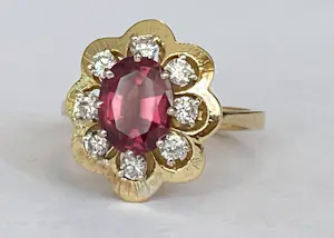 18 Kt. Geelgouden cocktailring met 1,80 ct granaat en diamanten kopen? Bied vanaf 900!