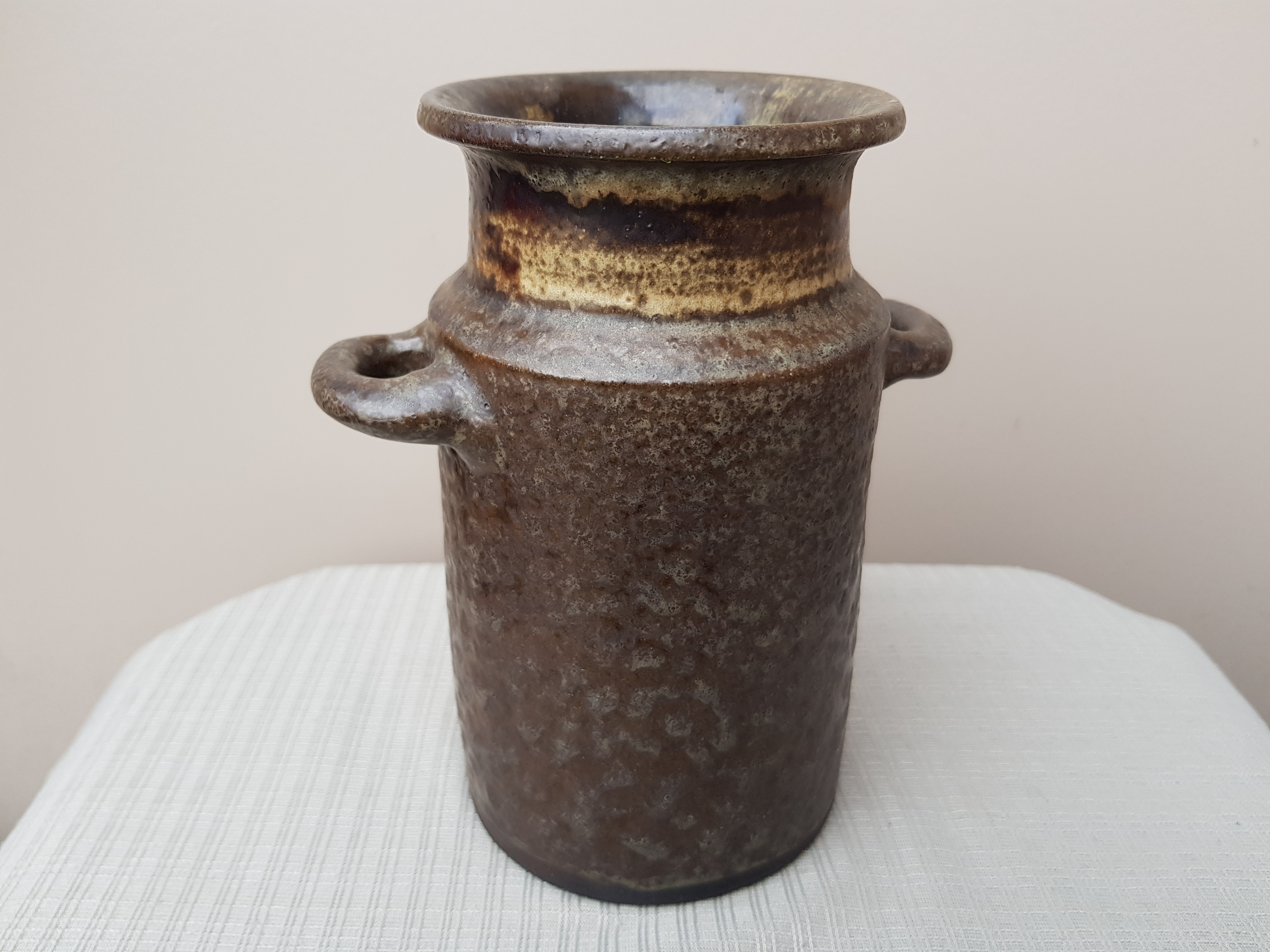 Hannie Mein - Vaasje met twee oren - gesigneerd H.M kopen? Bied vanaf 15!