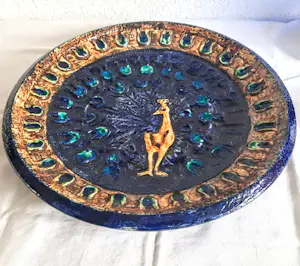 West Germany Ceramano - Wandteller Keramik mit Pfauenmotiv Mid-Century 1960er Jahre Größe 44 cm kopen? Bied vanaf 140!