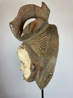 Punu - African female PASSPORT mask from the Punu - Gabon. kopen? Bied vanaf 25!