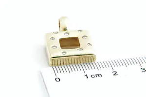 48- Massieve 18 krt gouden en diamanten "gewelfde" hanger - 9 briljanten kopen? Bied vanaf 470!