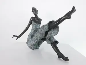 Yvon van Wordragen - Brons, Zittende vrouw in jurk kopen? Bied vanaf 500!