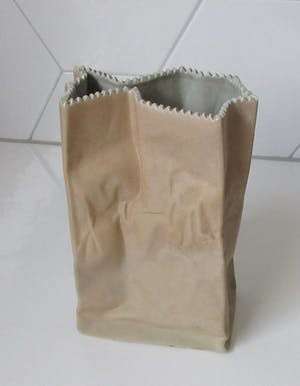 Tapio Wirkkala - Steengoed Pop Art "Papieren zak vaas" voor Rosenthal kopen? Bied vanaf 60!