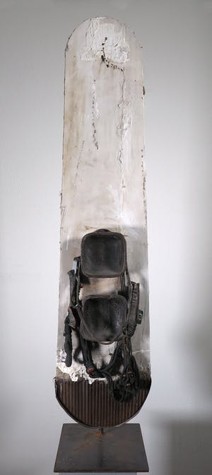 Ron van der Werf - Beeld in gemengde techniek, o.a. hout en textiel, Zonder titel kopen? Bied vanaf 1!