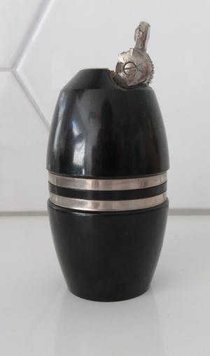 Niet of onleesbaar gesigneerd - Poppell Bakelieten vintage fifties gasaansteker kopen? Bied vanaf 10!