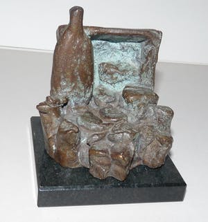 Brons (Onbekend) - Stilleven van mand met fles. Brons op granieten sokkel. kopen? Bied vanaf 59!