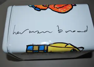 Herman Brood - groot bewaarblik, 2 boeken, serviesgoed kopen? Bied vanaf 50!