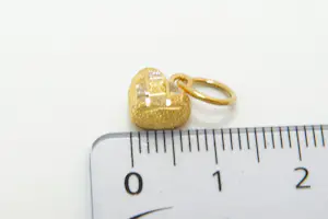 27 - Zeer fijn - hoog gehalte - 20Krt gouden mooi bewerkt hart hangertje kopen? Bied vanaf 70!