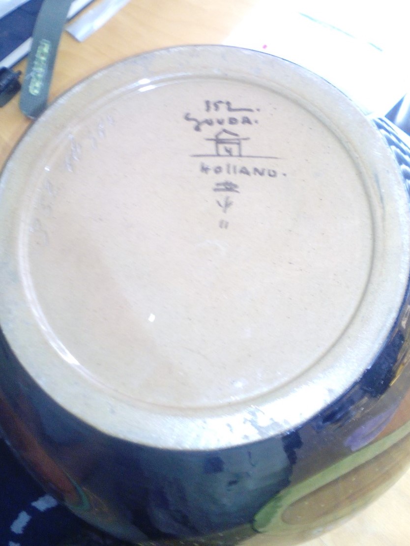 Niet of onleesbaar gesigneerd - Mooi gedecoreerde bloempot. kopen? Bied vanaf 1!