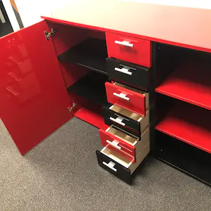 Giulio Cappellini - Design kast 'Sistemi' in rood/zwart kubistische vormgeving (jaren '80) kopen? Bied vanaf 750!