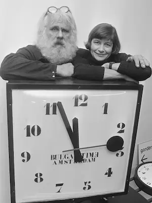 Viktor IV - horloge, bulgar time (loopt achteruit) in cassette met boek kaufen? Bieten Sie von 300!