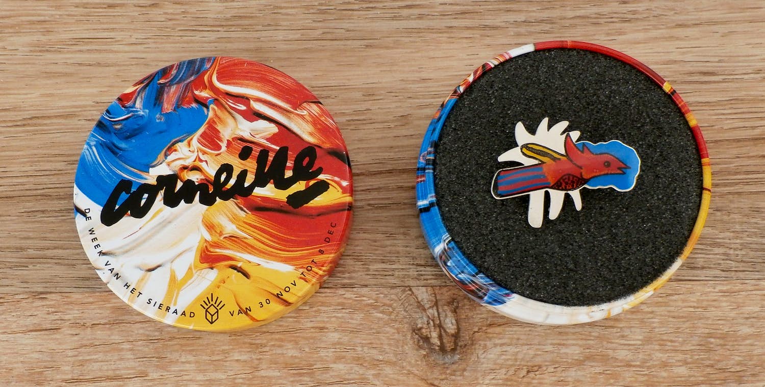 Corneille - verzilverde broche: jaar van het sieraad - 2002 verkocht voor € 39!