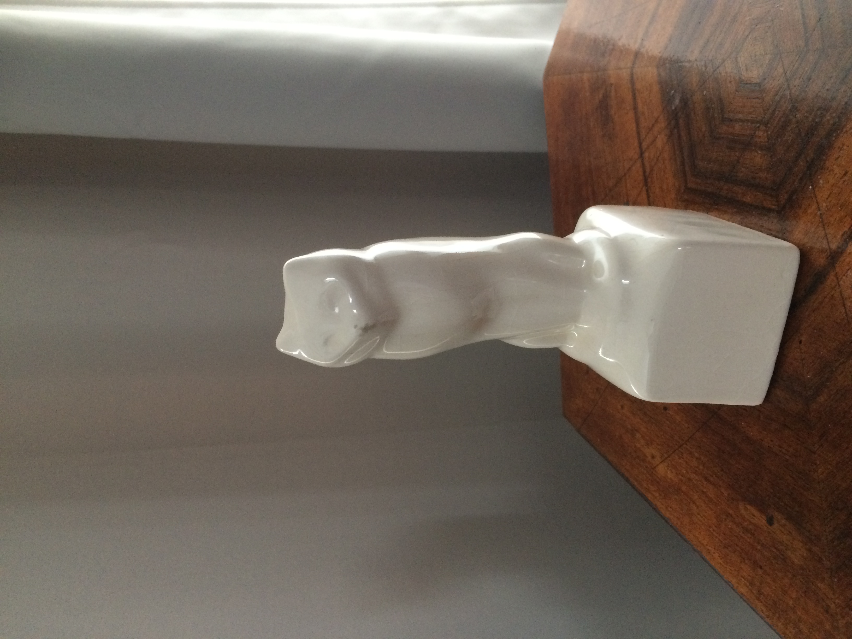 Niet of onleesbaar gesigneerd - Gekroonde poes kopen? Bied vanaf 1!