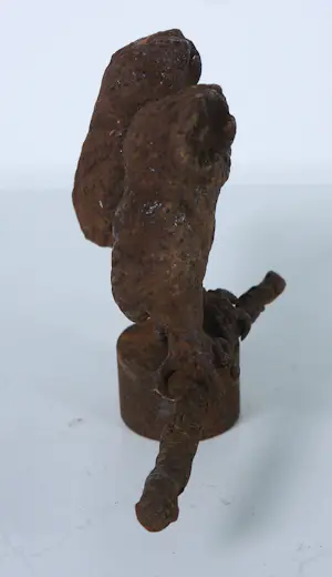 Paul Beckers - Twee sculpturen van hout, ijzer en terracotta, Vogels (ibis en uiltjes) + boek! kopen? Bied vanaf 250!