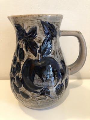 Niet of onleesbaar gesigneerd - Prachtige W-Germany keramiek kan en 5 mokken, in zeer goede staat kopen? Bied vanaf 1!