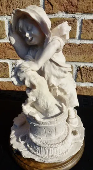 Real Fabbrica Capodimonte - Giuseppe Armani - Meisje wast hond (Washday) en 2 Misdienaren met parasol kopen? Bied vanaf 1!