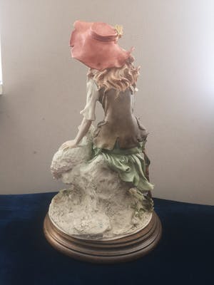 Giuseppe Armani - Capodimonte - Romantische beeld van Jonge Vrouw met Lam kopen? Bied vanaf 15!