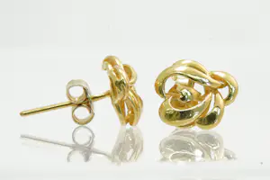 64 - Apart paar 18 karaats geelgouden oorstekers kopen? Bied vanaf 140!