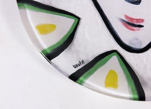 Ulrica Hydman-Vallien - Glas (handgeschilderd), Schaal met portret voor Kosta Boda kopen? Bied vanaf 1!