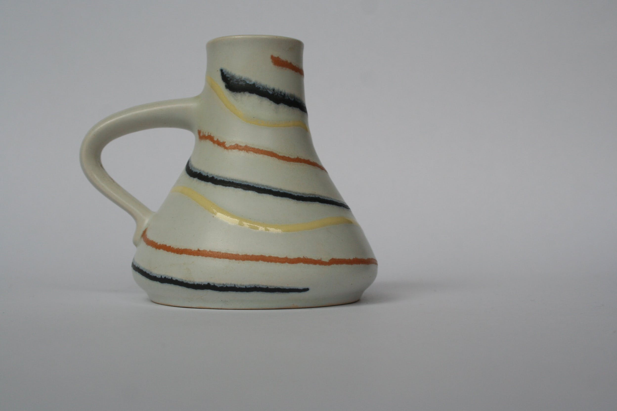 Niet of onleesbaar gesigneerd - handgemaakt vaasje - model 1344 11 kopen? Bied vanaf 1!